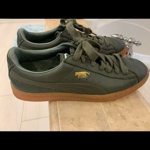 Like New Puma Basket Sneakers